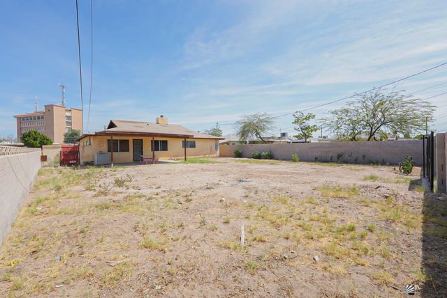 2464 S 6 Ave, Yuma, AZ 85364