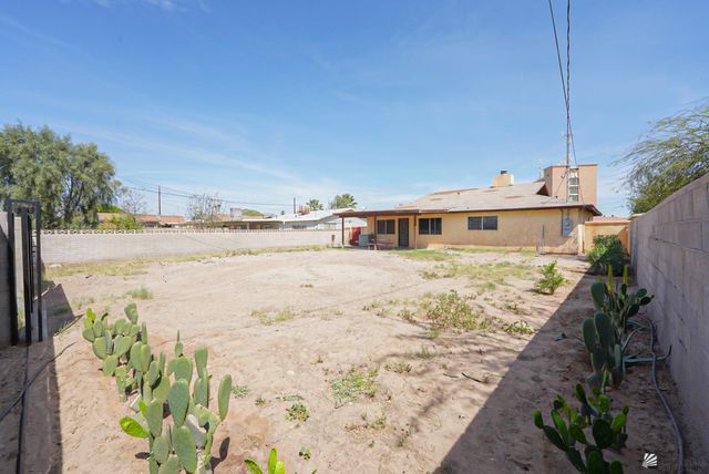 2464 S 6 Ave, Yuma, AZ 85364