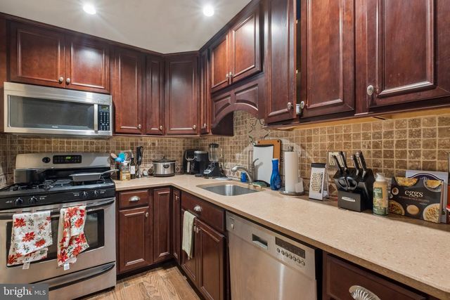 2217 LOCUST ST, Philadelphia, PA 19103