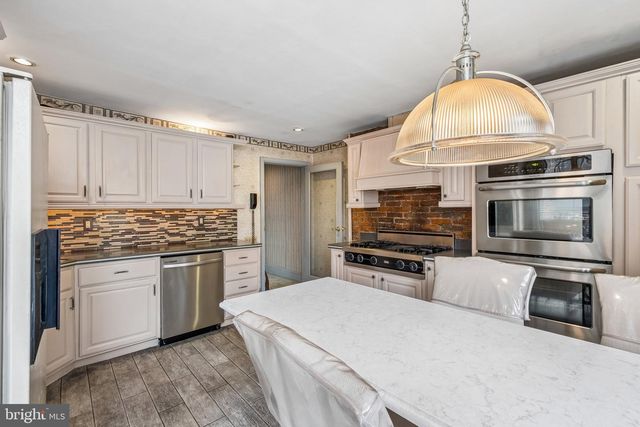 2217 LOCUST ST, Philadelphia, PA 19103