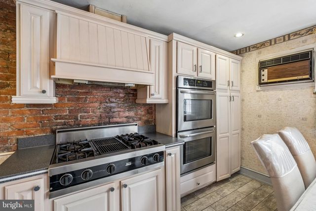 2217 LOCUST ST, Philadelphia, PA 19103