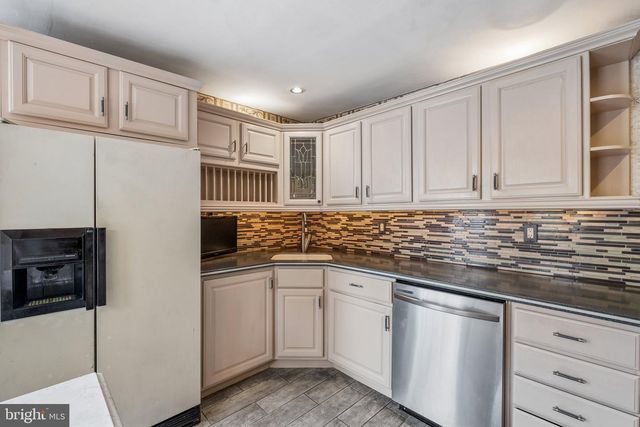 2217 LOCUST ST, Philadelphia, PA 19103