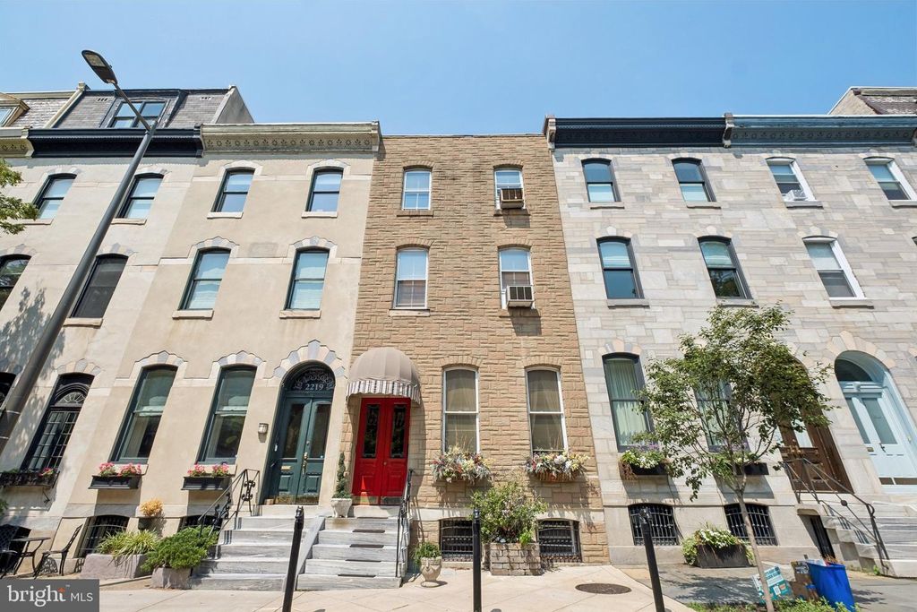 2217 LOCUST ST, Philadelphia, PA 19103