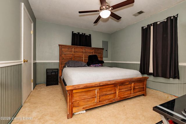 828 W Elm Rd, Radcliff, KY 40160