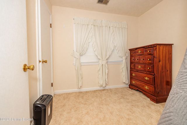 828 W Elm Rd, Radcliff, KY 40160