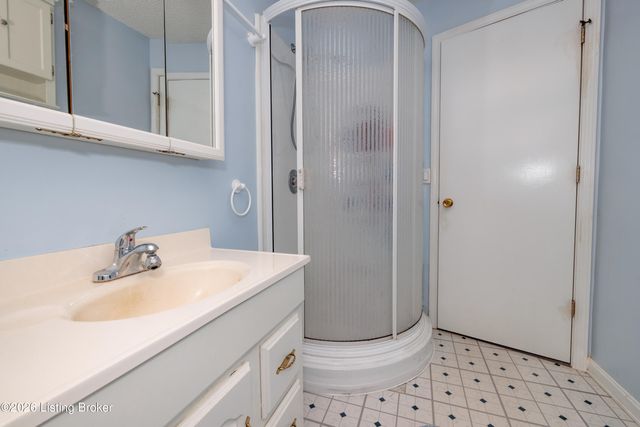 828 W Elm Rd, Radcliff, KY 40160
