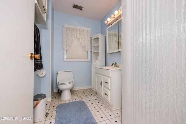 828 W Elm Rd, Radcliff, KY 40160