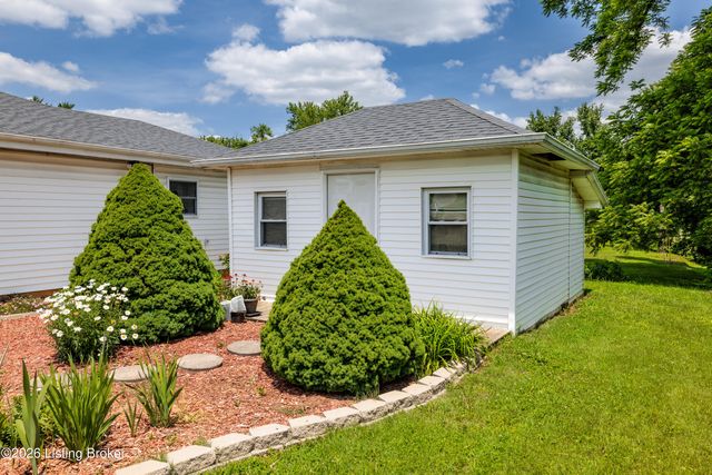 828 W Elm Rd, Radcliff, KY 40160