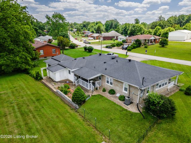 828 W Elm Rd, Radcliff, KY 40160