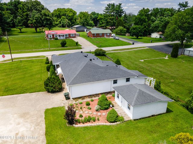 828 W Elm Rd, Radcliff, KY 40160
