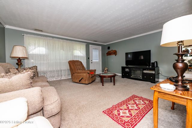 828 W Elm Rd, Radcliff, KY 40160