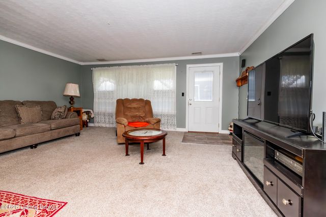 828 W Elm Rd, Radcliff, KY 40160