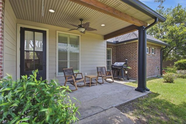 901 N Yorkshire Circle, Lake Charles, LA 70605