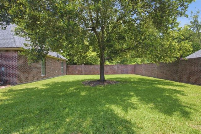 901 N Yorkshire Circle, Lake Charles, LA 70605