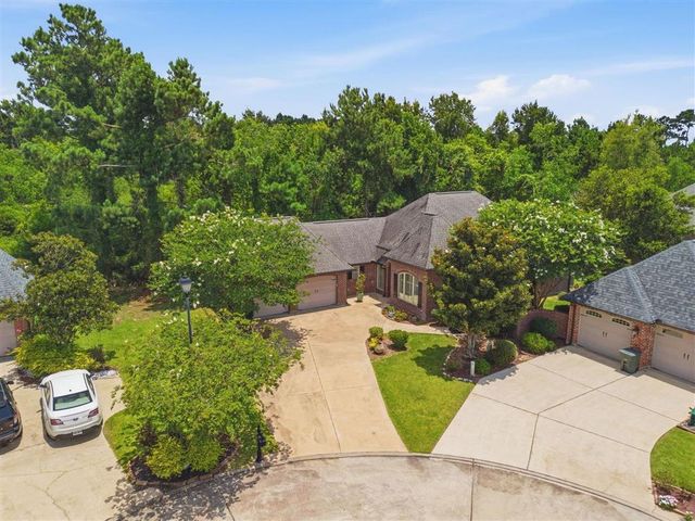 901 N Yorkshire Circle, Lake Charles, LA 70605
