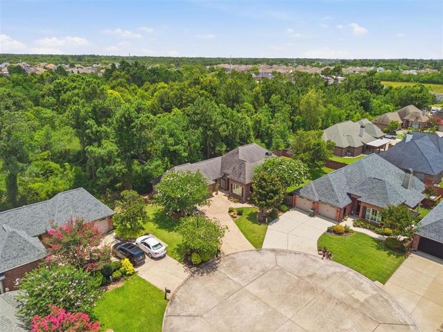 901 N Yorkshire Circle, Lake Charles, LA 70605