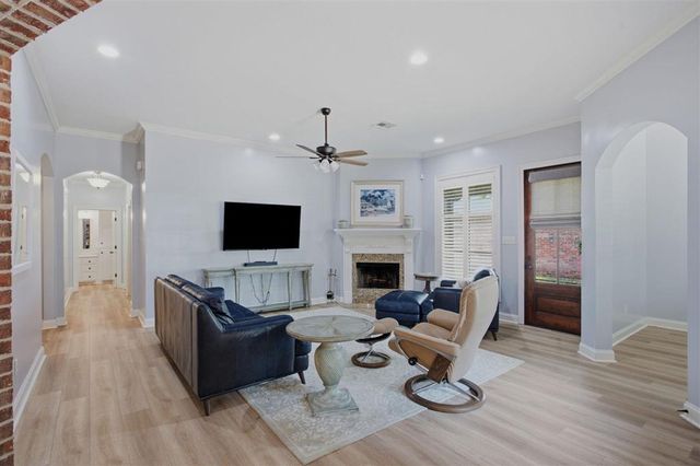 901 N Yorkshire Circle, Lake Charles, LA 70605
