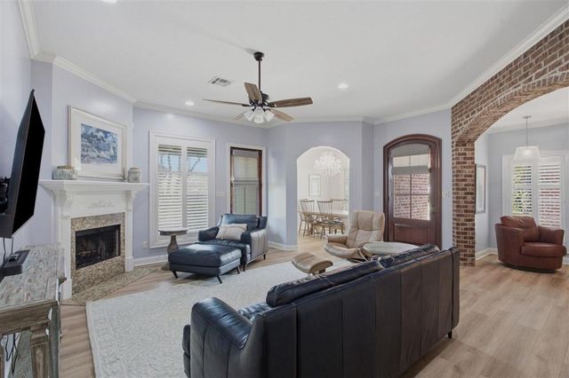 901 N Yorkshire Circle, Lake Charles, LA 70605