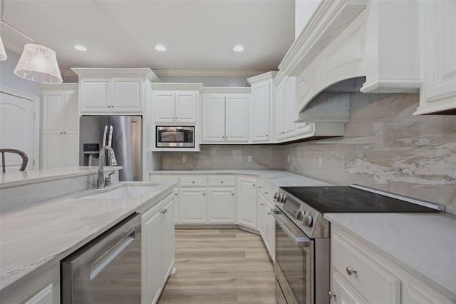 901 N Yorkshire Circle, Lake Charles, LA 70605