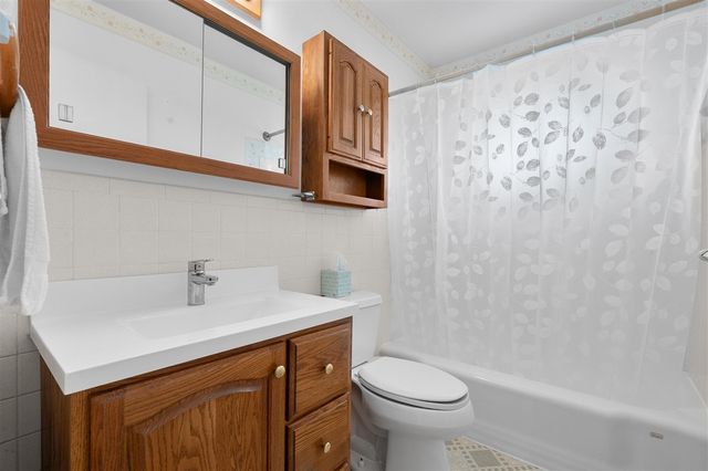 5452 Lucerne Avenue, Kalamazoo, MI 49048