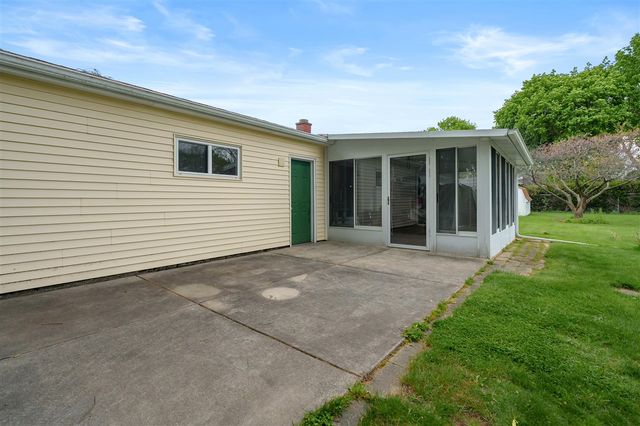 5452 Lucerne Avenue, Kalamazoo, MI 49048