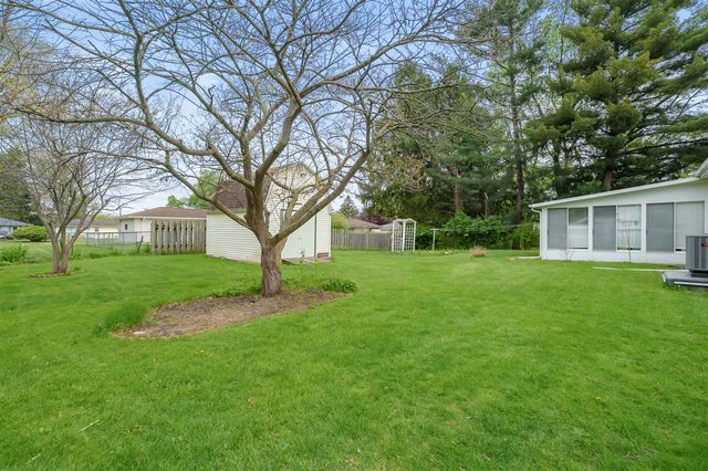 5452 Lucerne Avenue, Kalamazoo, MI 49048