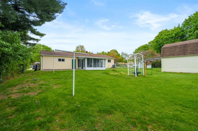 5452 Lucerne Avenue, Kalamazoo, MI 49048
