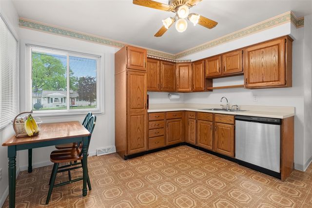 5452 Lucerne Avenue, Kalamazoo, MI 49048
