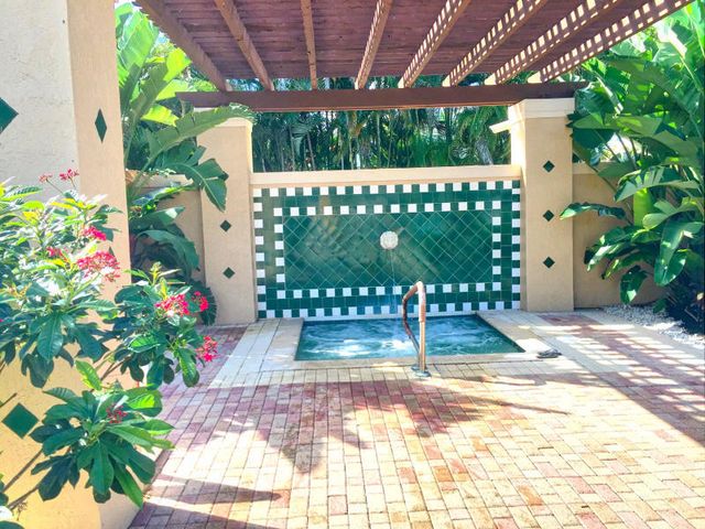 6600 Sherbrook Drive, Boynton Beach, FL 33437