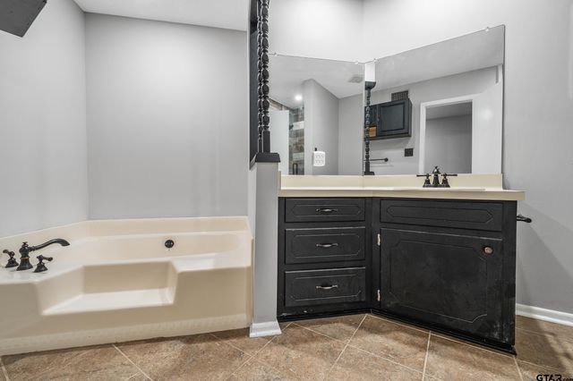 2644 Aqua Vista, Jacksonville, TX 75766