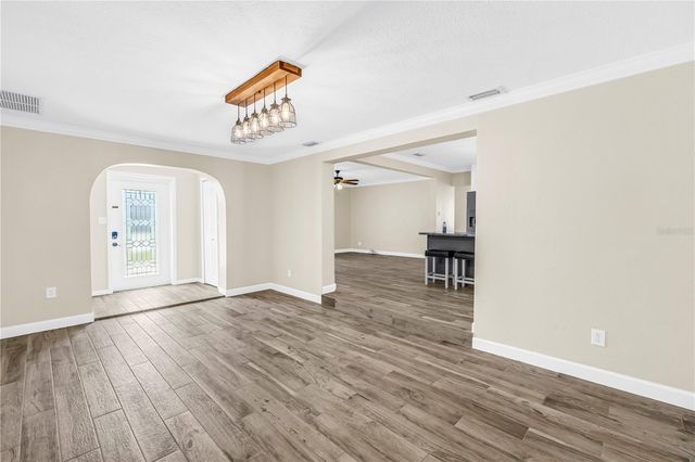 2375 37TH STREET N, St Petersburg, FL 33713