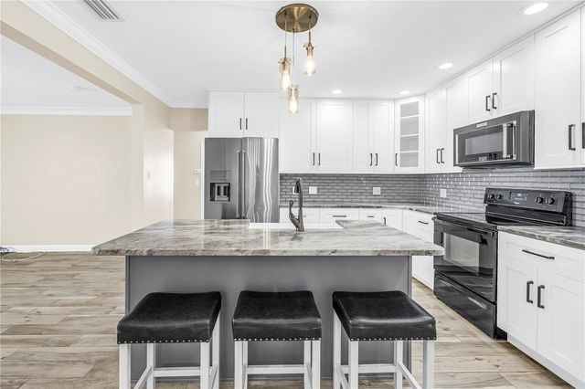 2375 37TH STREET N, St Petersburg, FL 33713