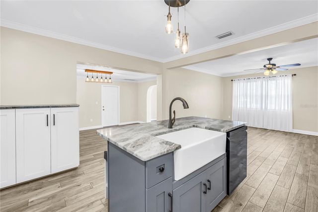 2375 37TH STREET N, St Petersburg, FL 33713