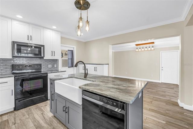 2375 37TH STREET N, St Petersburg, FL 33713