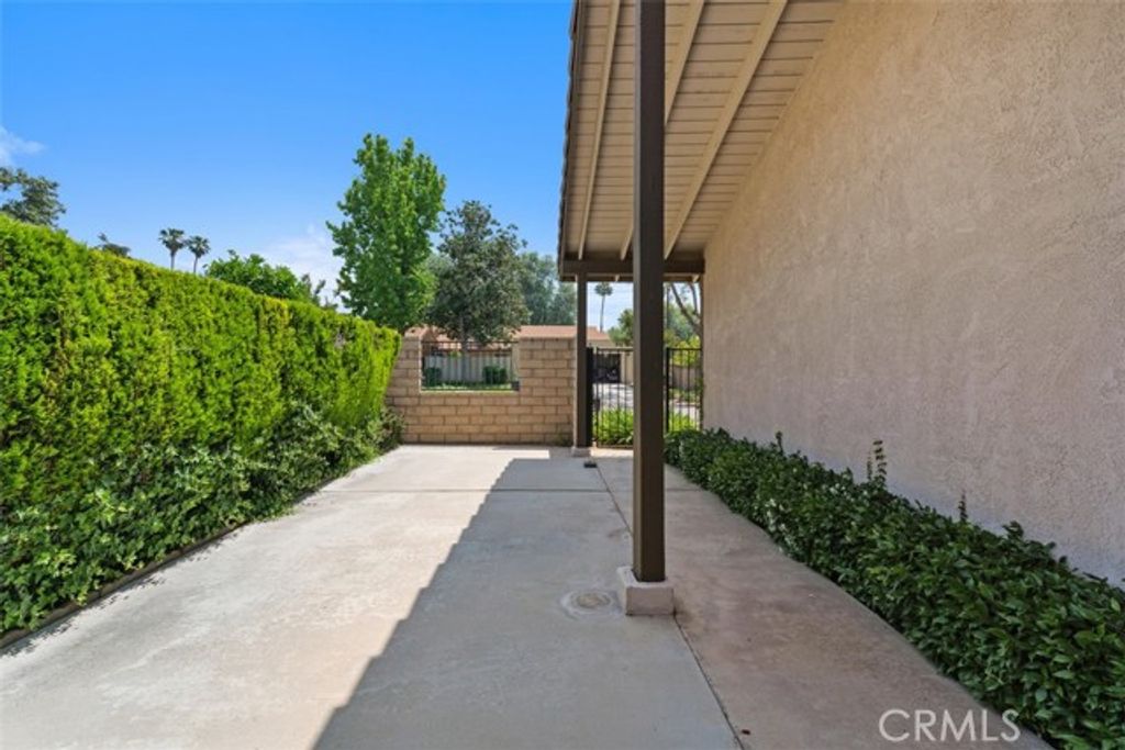 property-img