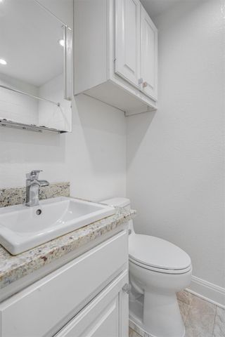 201 E 35th ST B, Austin, TX 78705