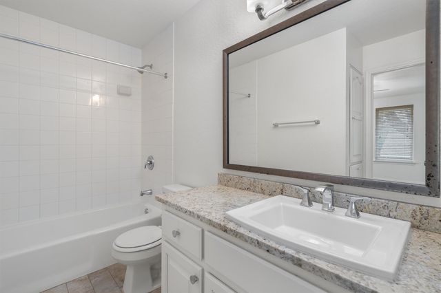 201 E 35th ST B, Austin, TX 78705