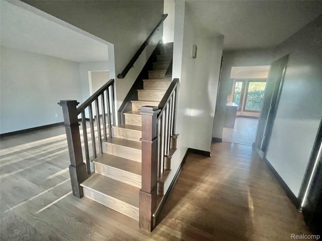 5160 Orchard Crest Drive, Troy, MI 48085