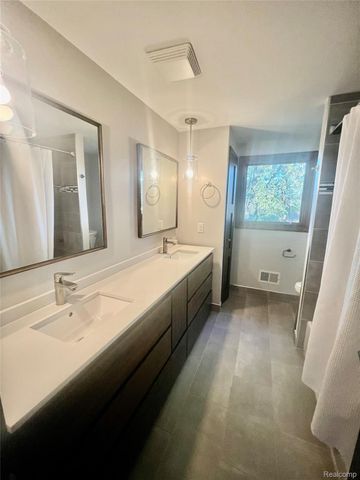 5160 Orchard Crest Drive, Troy, MI 48085