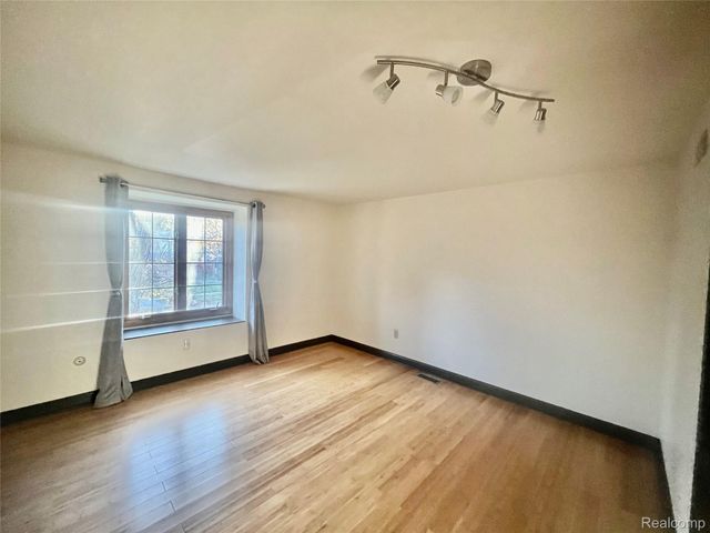 5160 Orchard Crest Drive, Troy, MI 48085