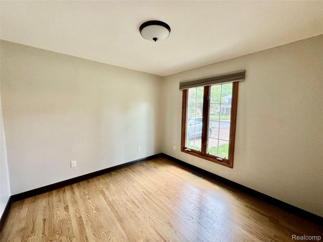 5160 Orchard Crest Drive, Troy, MI 48085