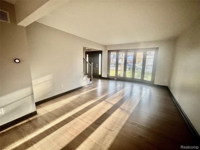 5160 Orchard Crest Drive, Troy, MI 48085