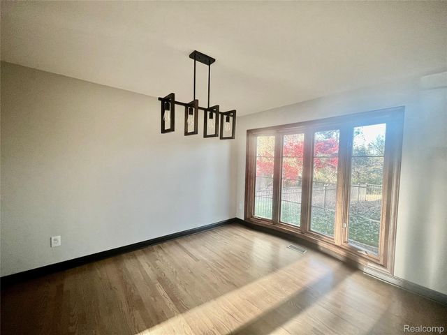 5160 Orchard Crest Drive, Troy, MI 48085