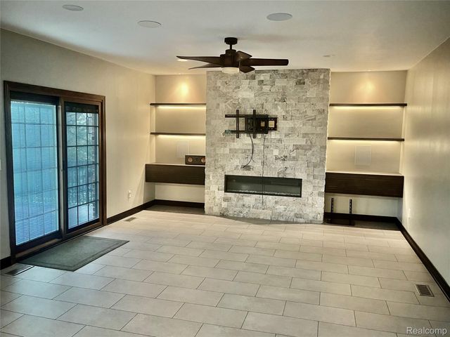 5160 Orchard Crest Drive, Troy, MI 48085