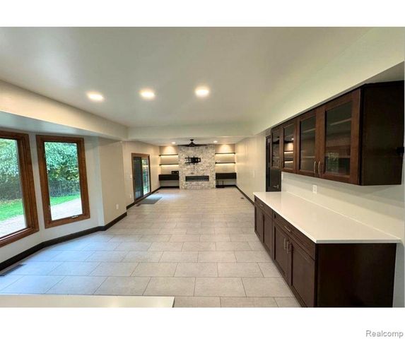 5160 Orchard Crest Drive, Troy, MI 48085