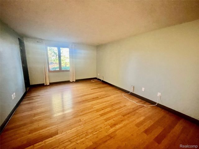 5160 Orchard Crest Drive, Troy, MI 48085