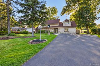 1155 Dolane Boulevard, White Lake, MI 48383