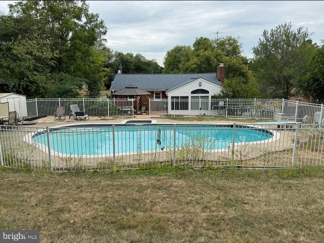 109 BELMONT DR SW, Leesburg, VA 20175