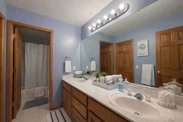 18412 Pathfinder Drive, Eden Prairie, MN 55347