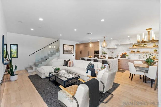 3301 Lincoln, Carlsbad, CA 92008